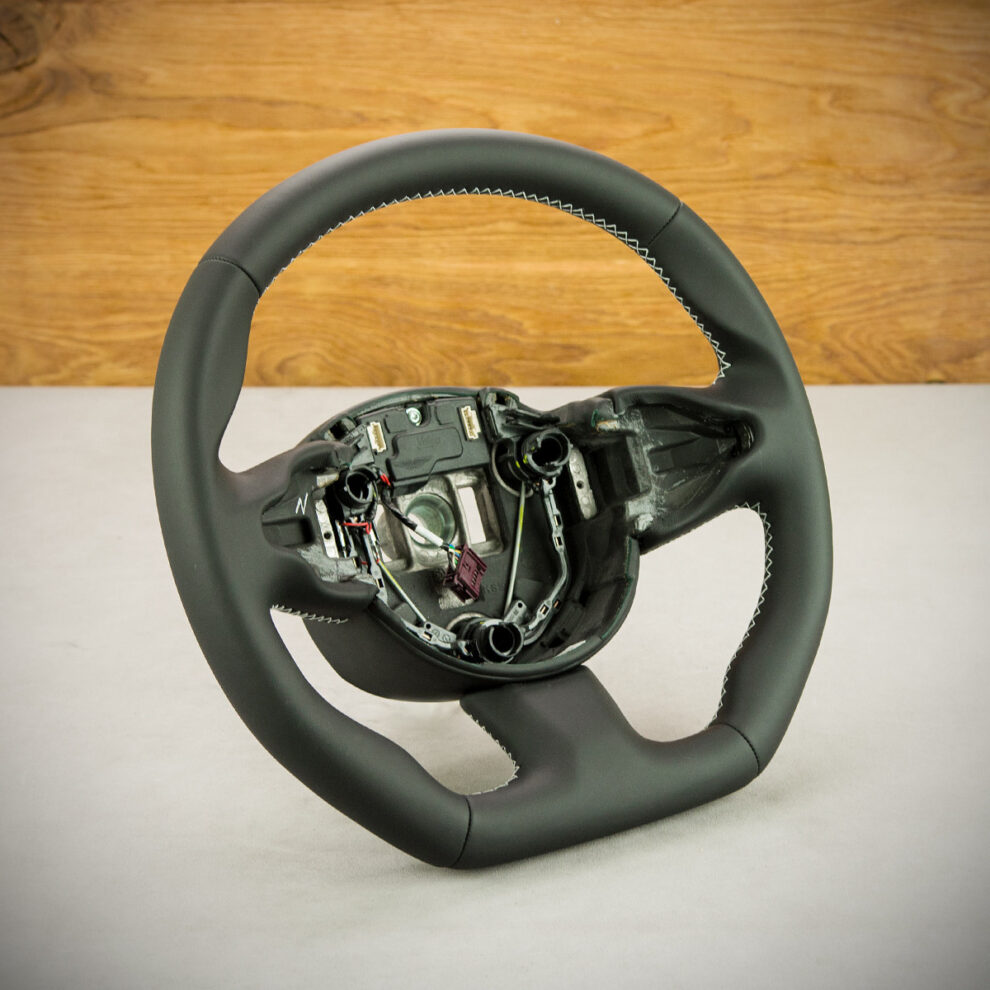 Obszycie kierownicy Aston Martin DB11