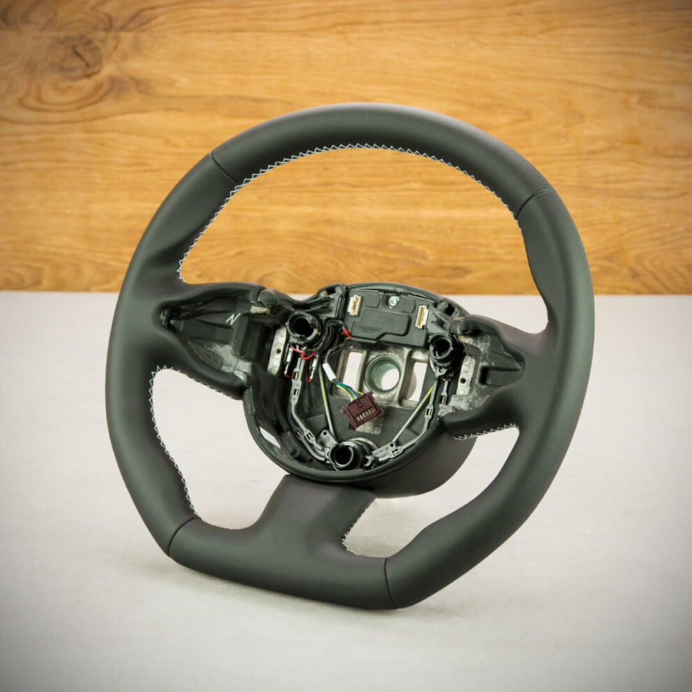 Obszycie kierownicy Aston Martin DB11