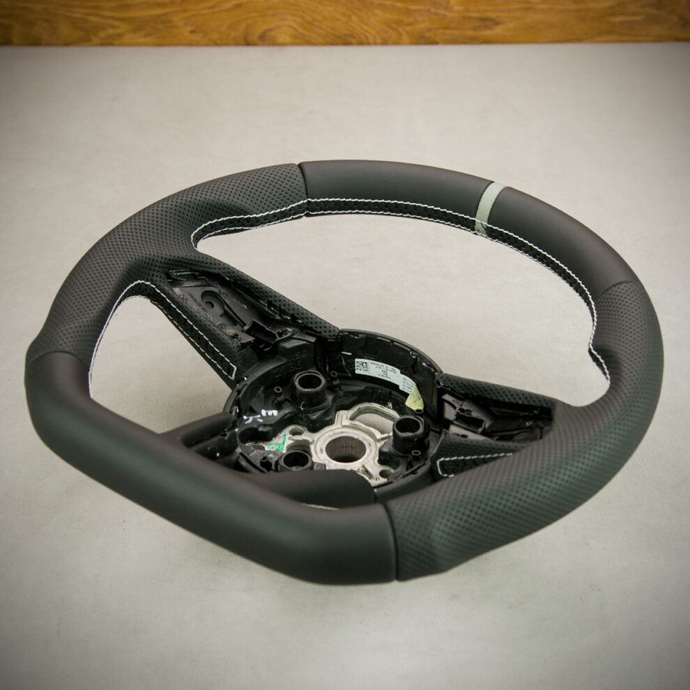 Modyfikacja i obszycie kierownicy Audi A4 B9