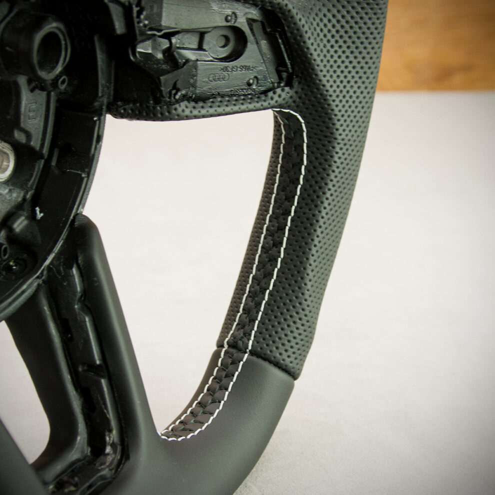 Modyfikacja i obszycie kierownicy Audi A4 B9