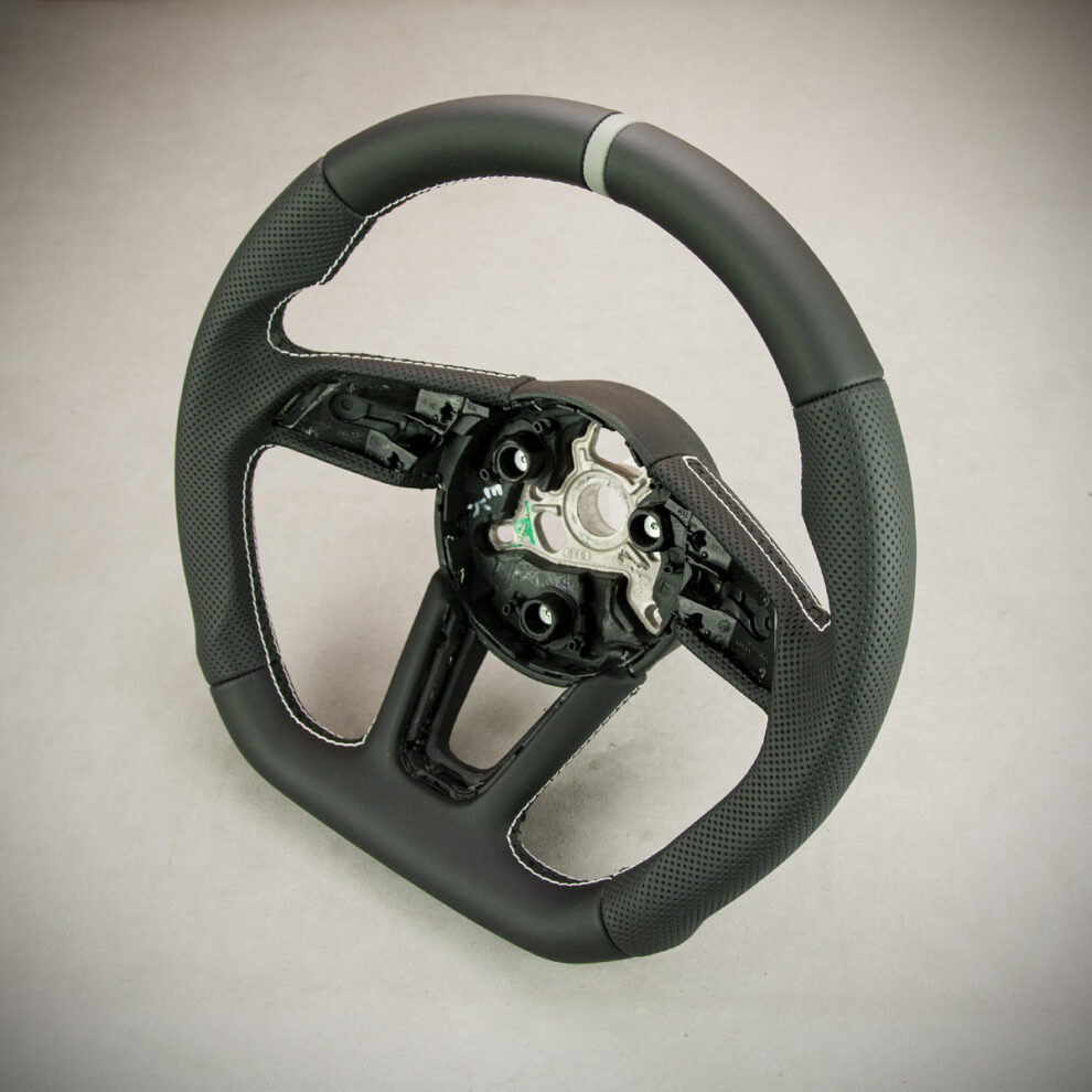 Modyfikacja i obszycie kierownicy Audi A4 B9