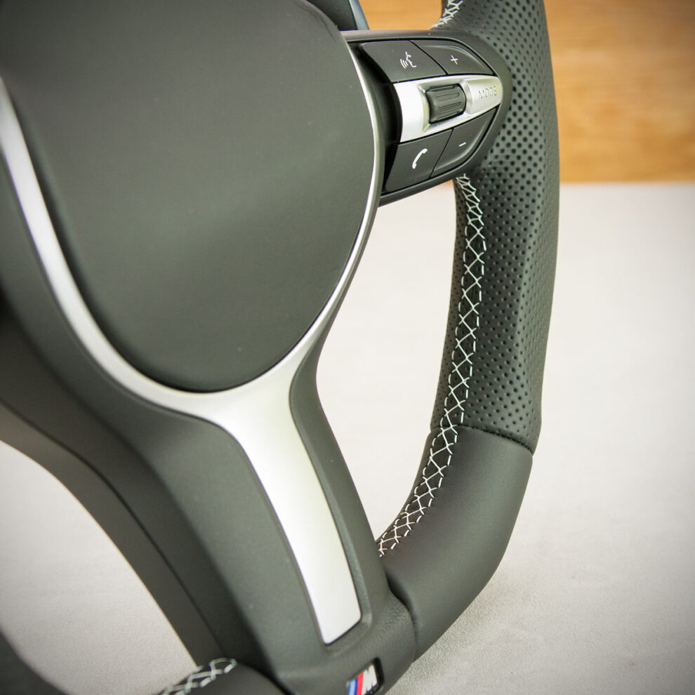 Modyfikacja i obszycie kierownicy BMW F12