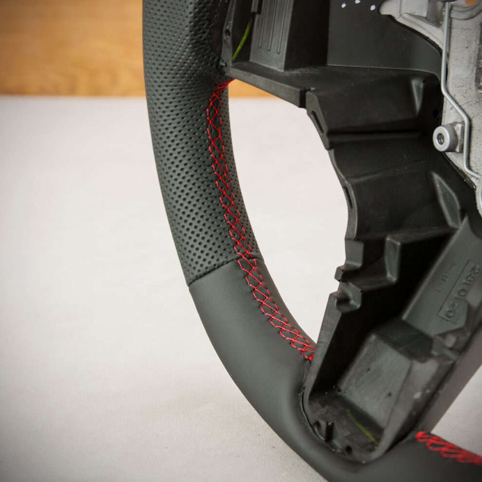 Obszycie kierownicy Tesla Model 3