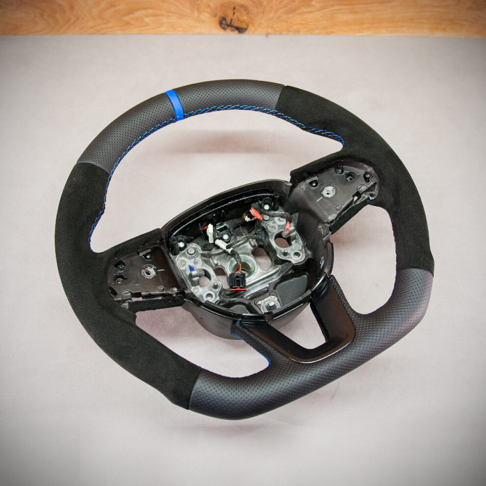 Modyfikacja i obszycie kierownicy Dodge Charger