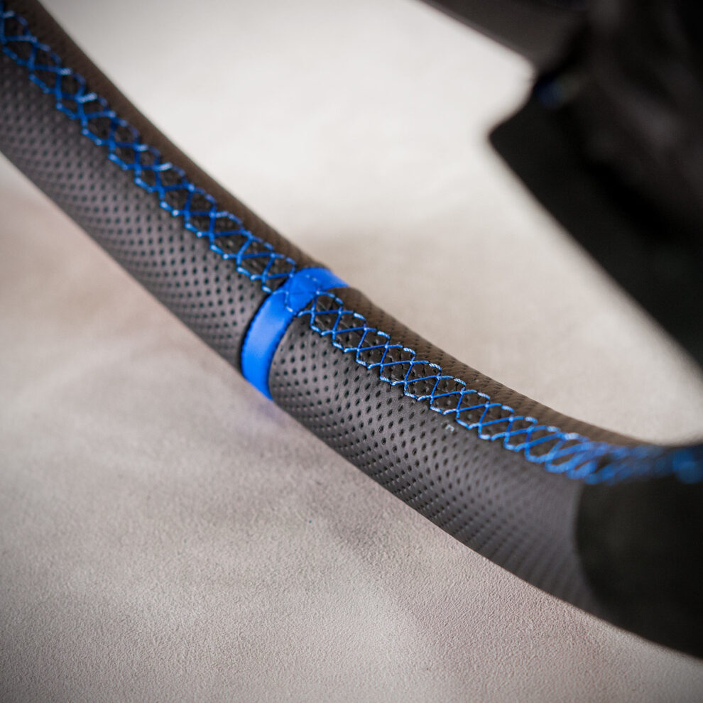 Modyfikacja i obszycie kierownicy Dodge Charger