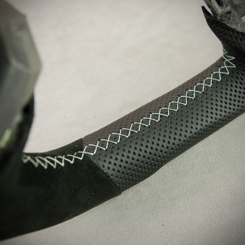 Modyfikacja i obszycie kierownicy Ford Mustang VI