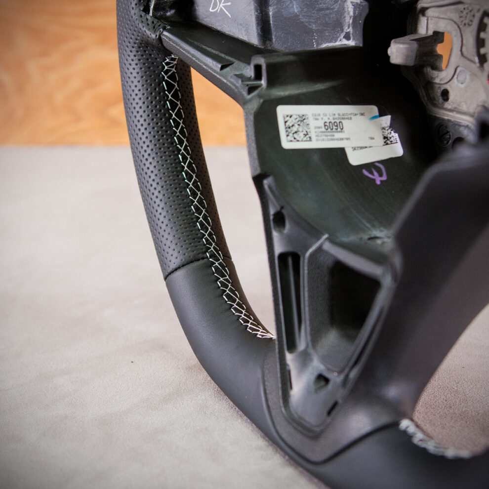 Modyfikacja i obszycie kierownicy Opel Astra K