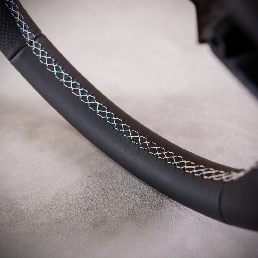 Modyfikacja i obszycie kierownicy Opel Astra K