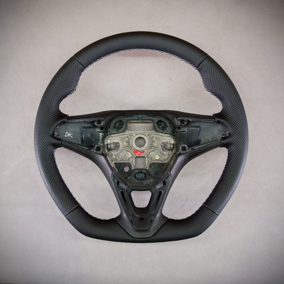 Modyfikacja i obszycie kierownicy Opel Astra K