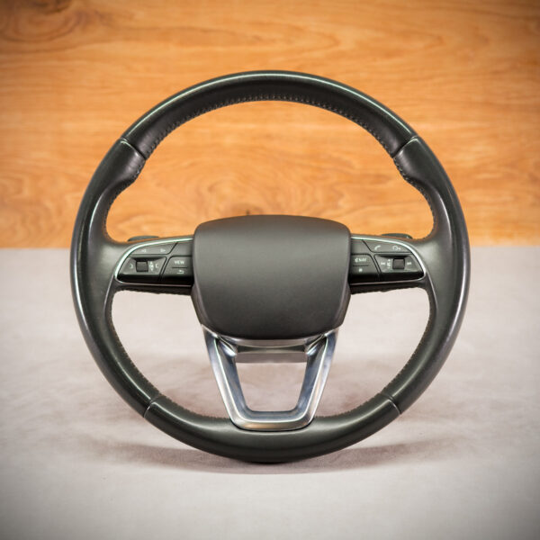 Kierownica Audi Q7 przed obszyciem