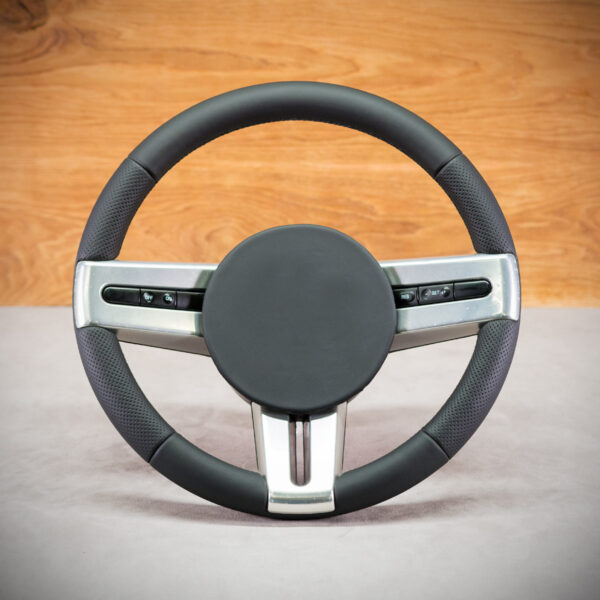 Kierownica Ford Mustang IV po modyfikacji