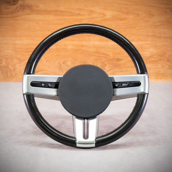 Kierownica Ford Mustang IV przed modyfikacją