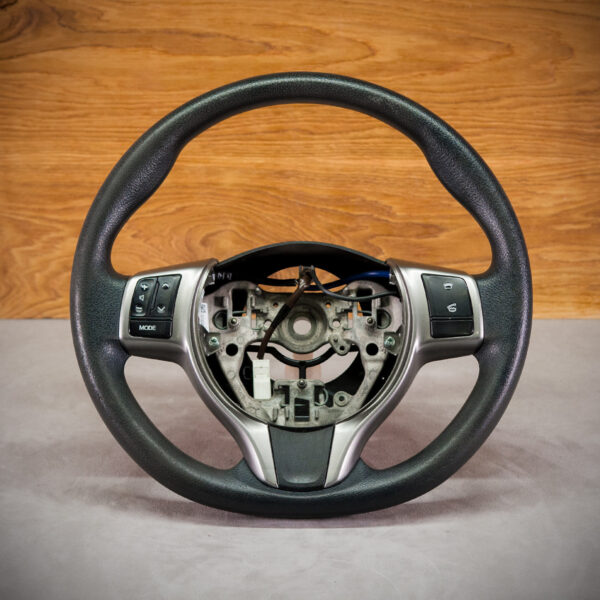 Kierownica Toyota Yaris III przed obszyciem