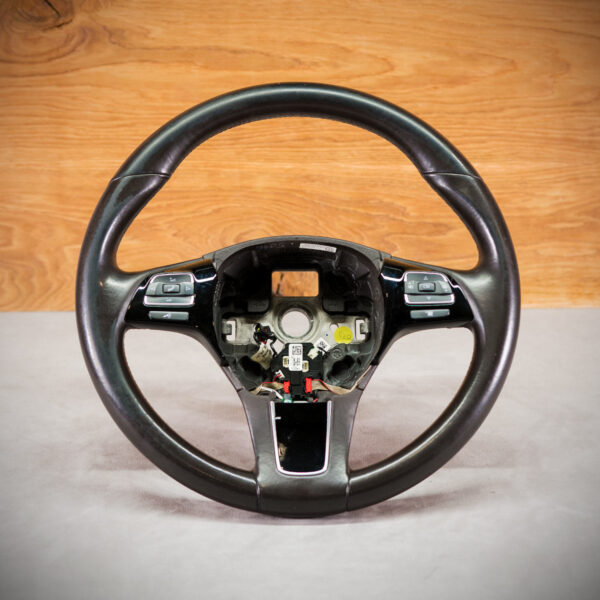 Kierownica Volkswagen Touareg przed obszyciem