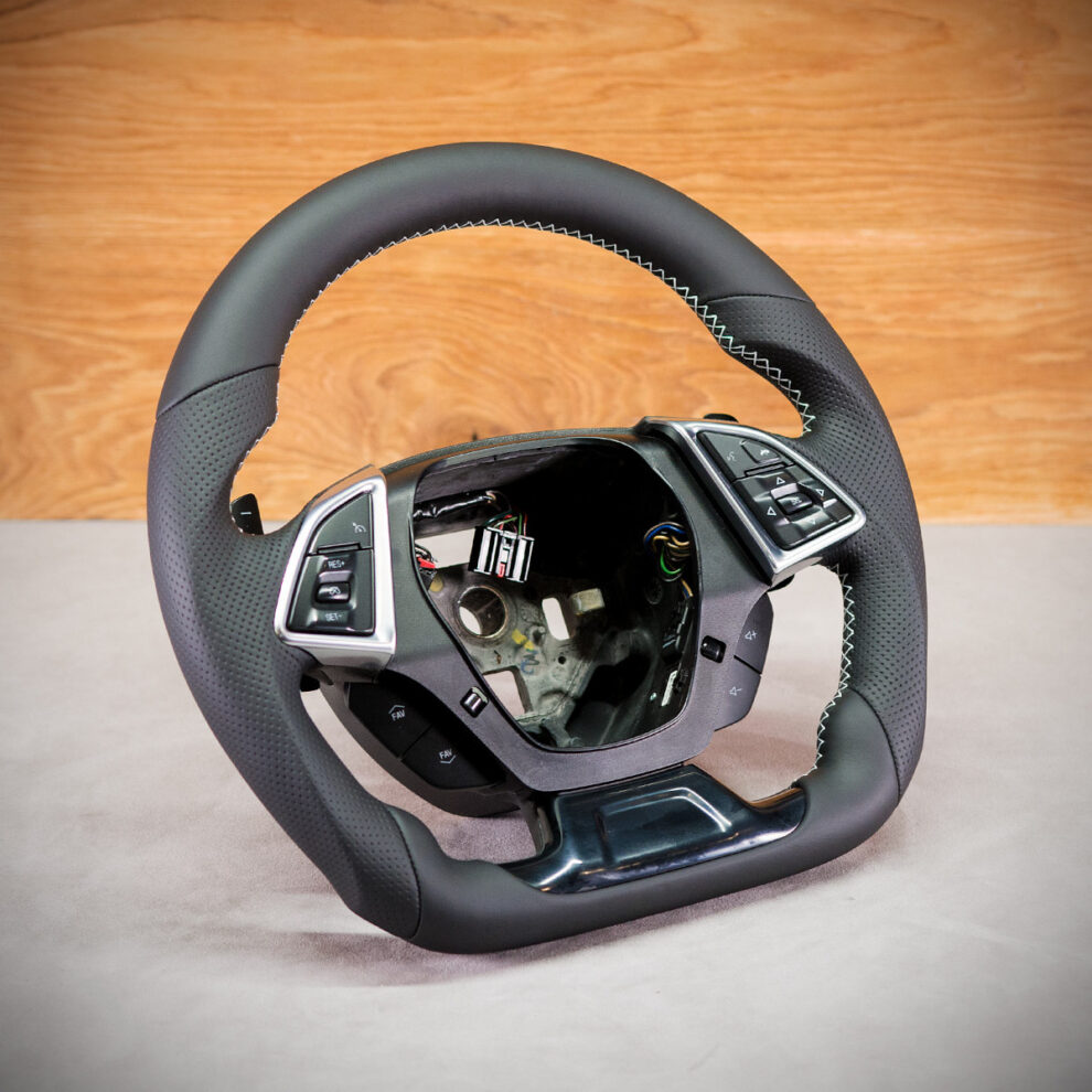 Modyfikacja i obszycie kierownicy Chevrolet Camaro VI