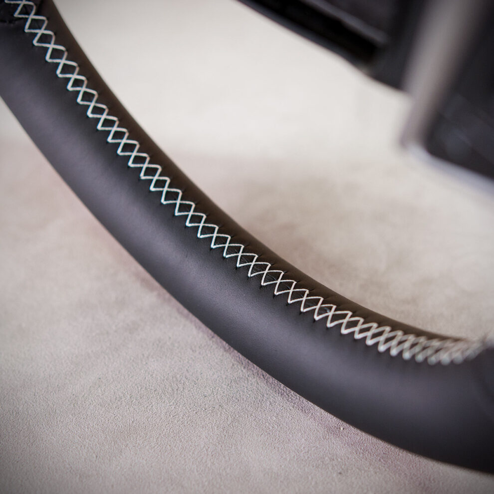 Modyfikacja i obszycie kierownicy Chevrolet Camaro VI