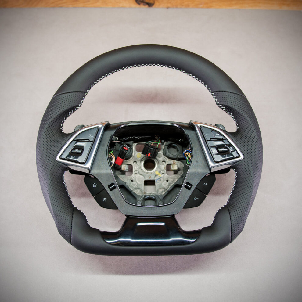 Modyfikacja i obszycie kierownicy Chevrolet Camaro VI