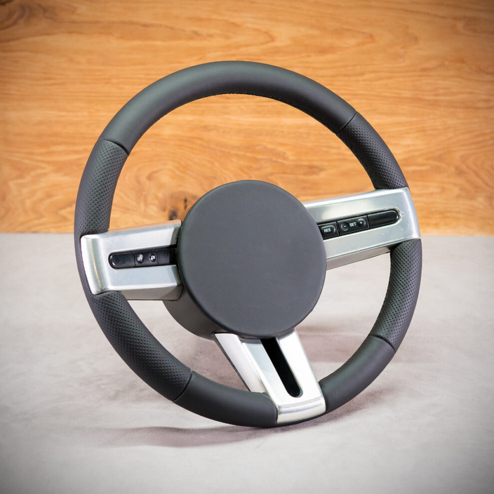 Modyfikacja i obszycie kierownicy Ford Mustang IV