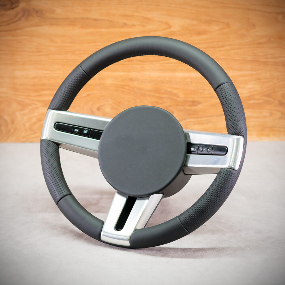 Modyfikacja i obszycie kierownicy Ford Mustang IV