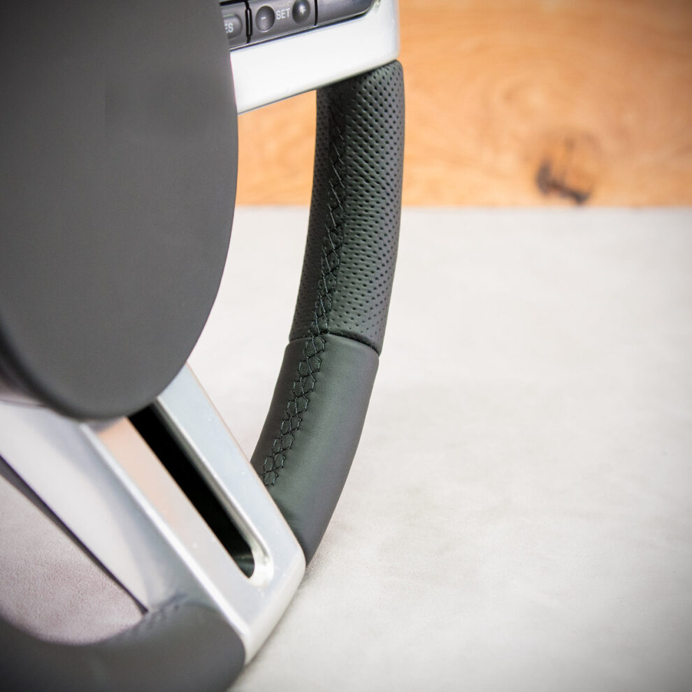 Modyfikacja i obszycie kierownicy Ford Mustang IV