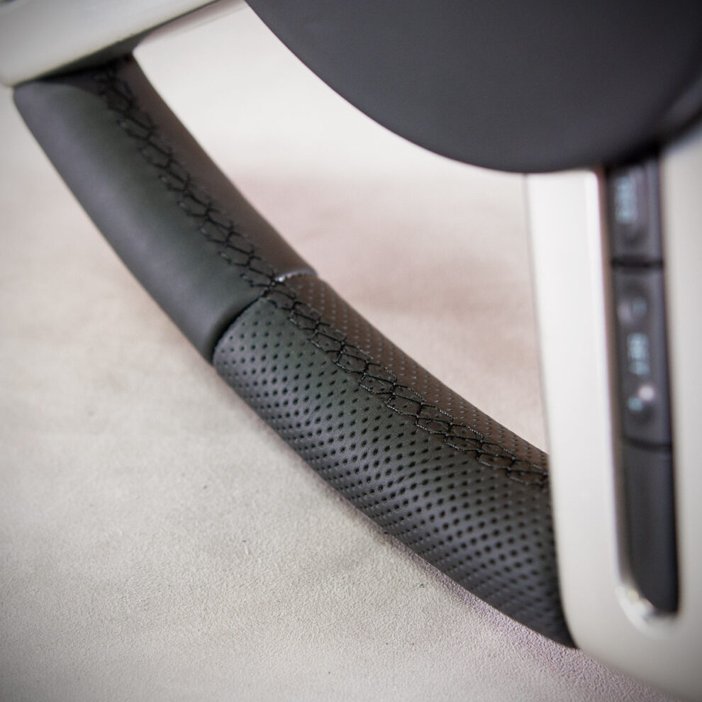 Modyfikacja i obszycie kierownicy Ford Mustang IV