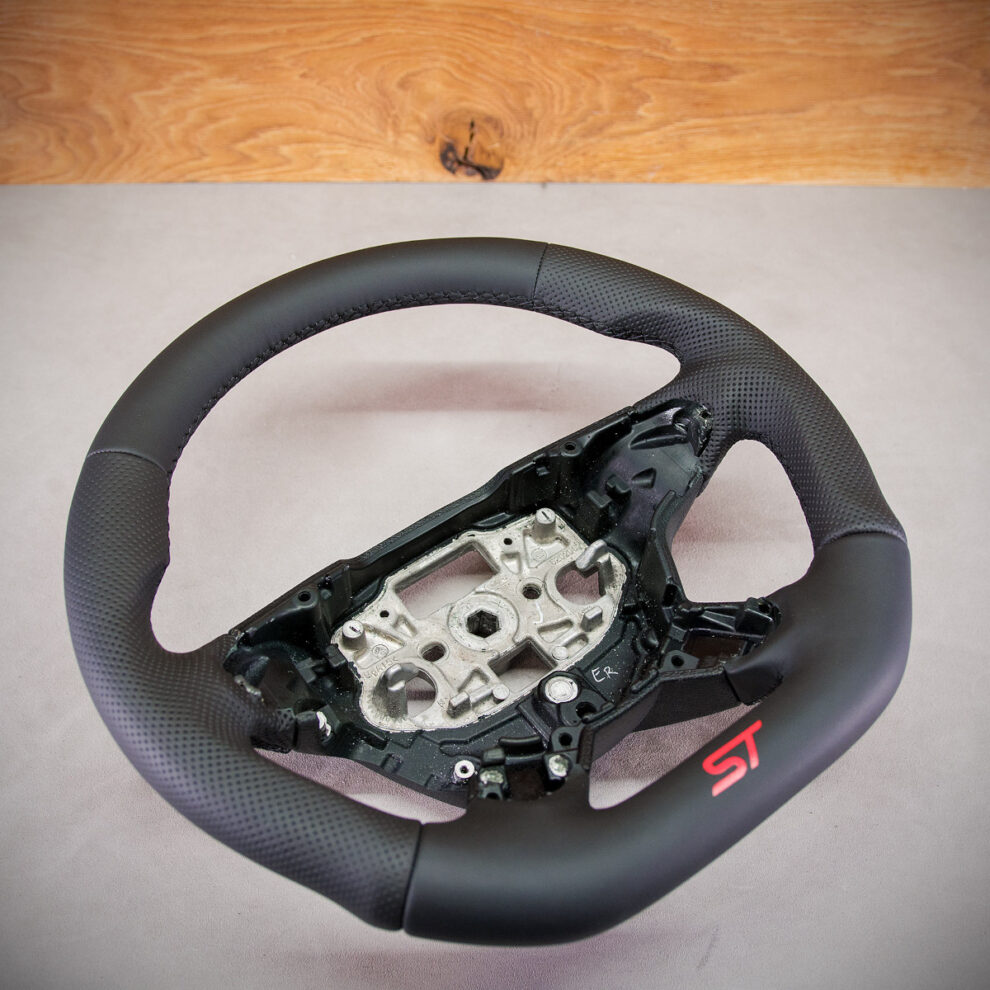 Modyfikacja i obszycie kierownicy Ford Transit Connect