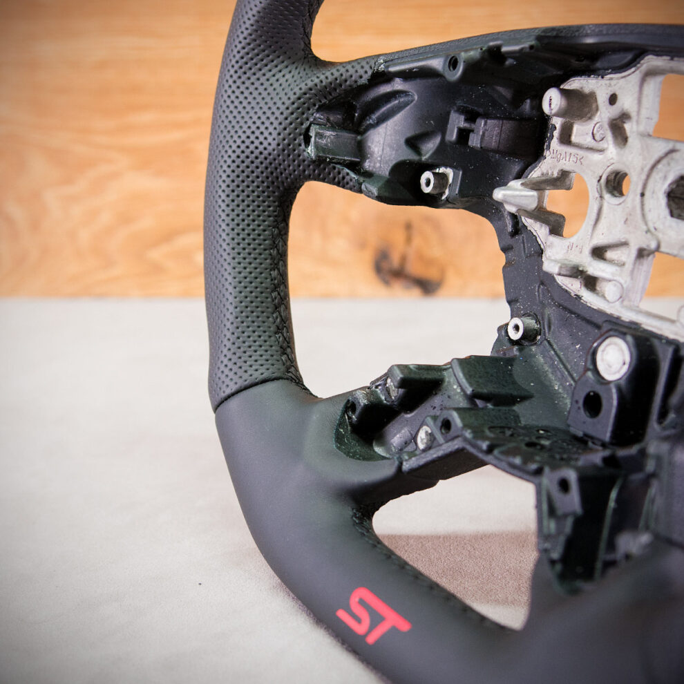 Modyfikacja i obszycie kierownicy Ford Transit Connect