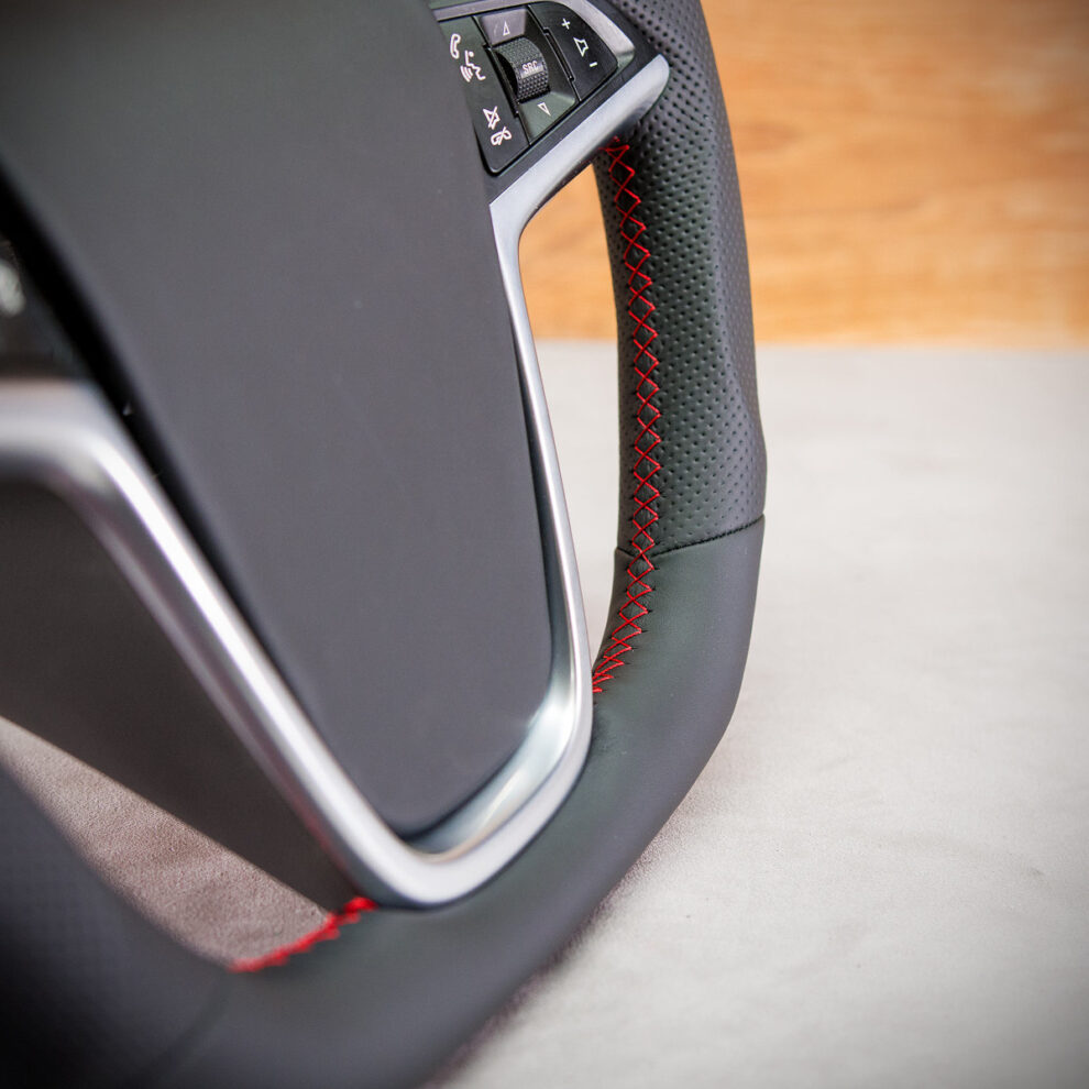 Modyfikacja i obszycie kierownicy Opel Astra J