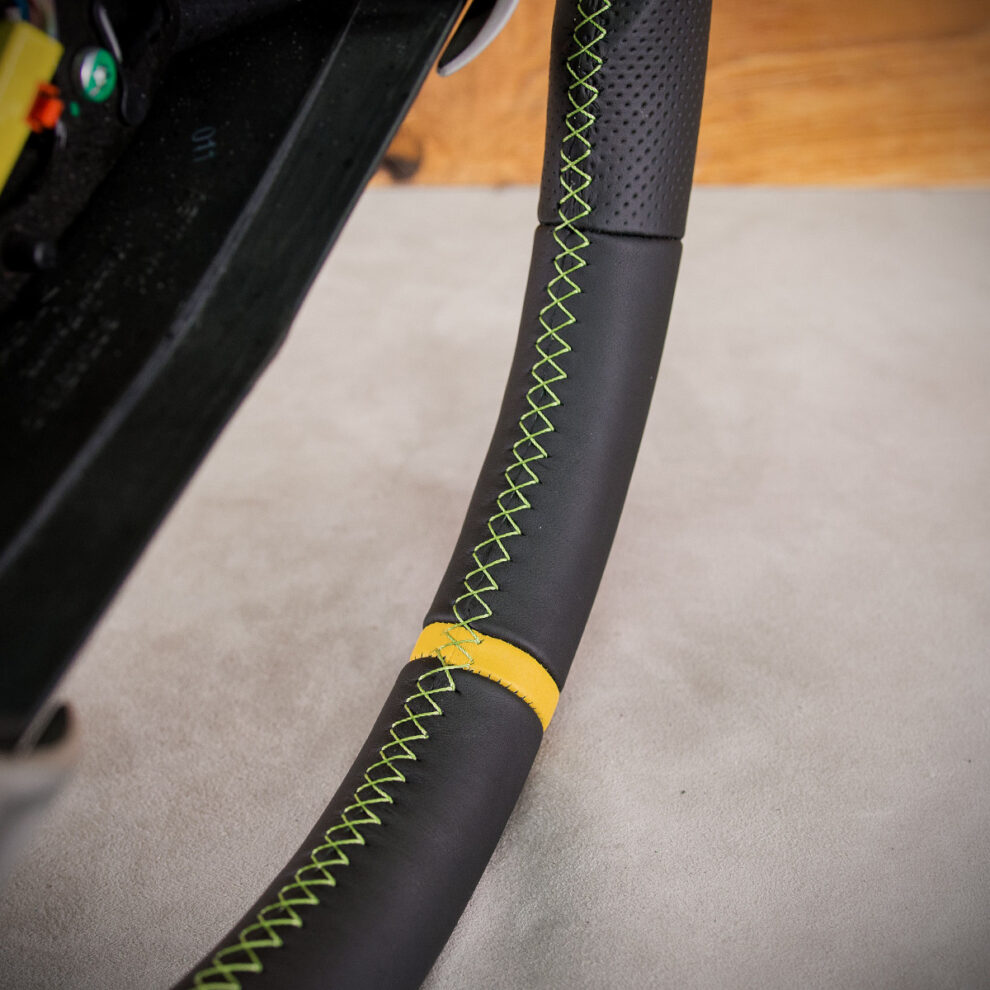 Modyfikacja i obszycie kierownicy Porsche 911