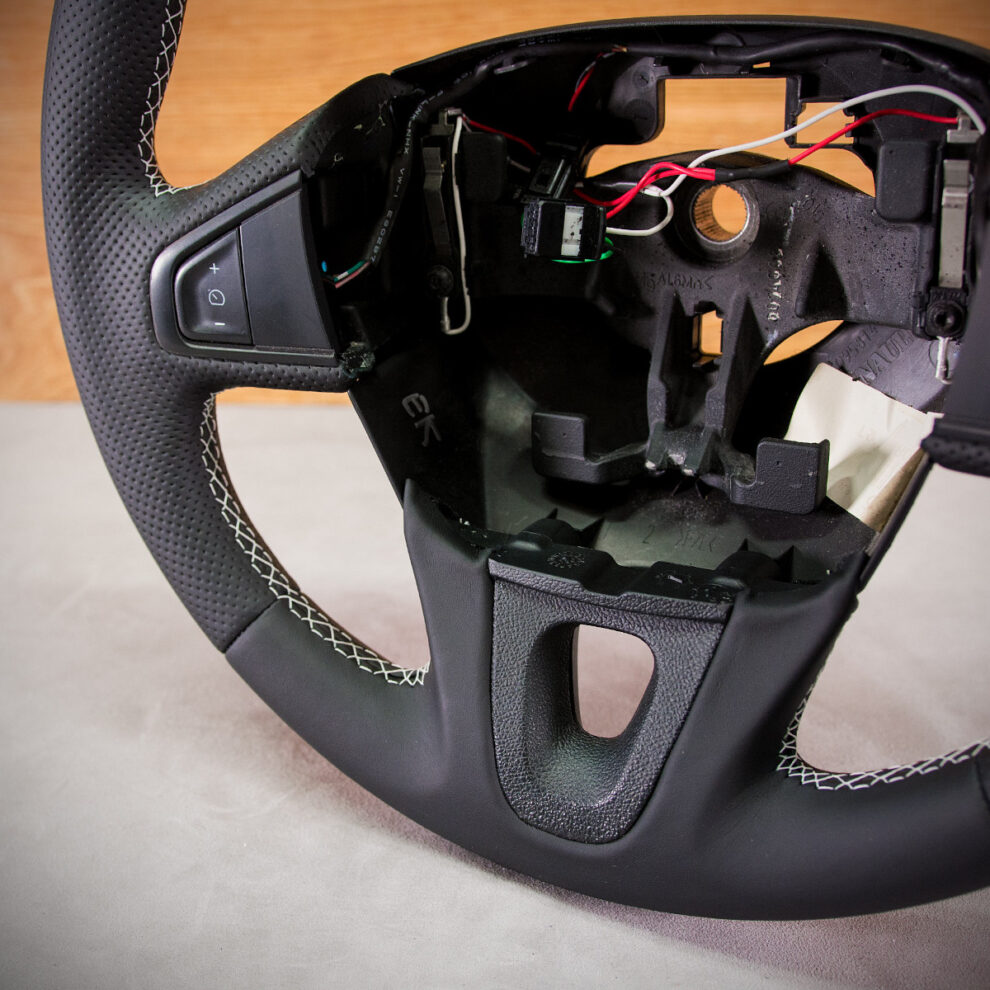 Obszycie kierownicy Renault Scenic