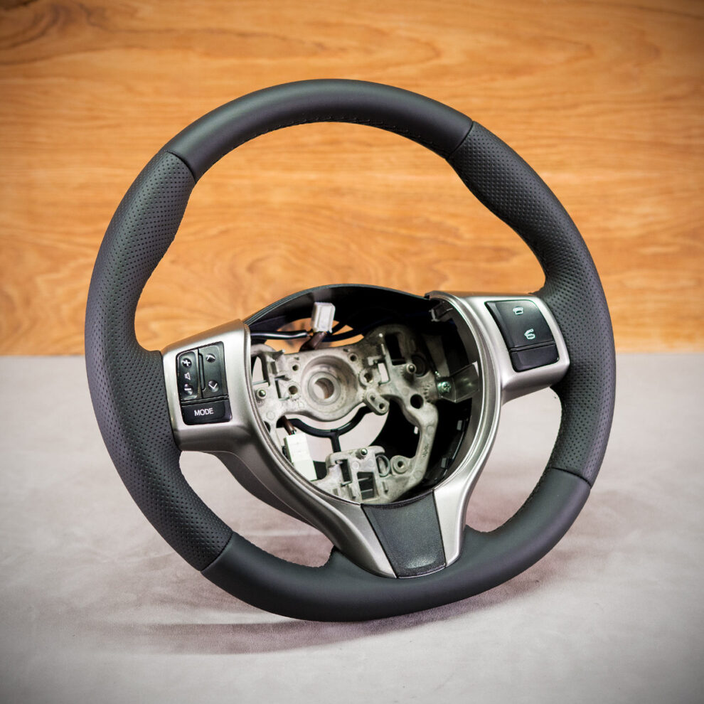 Obszycie kierownicy Toyota Yaris III