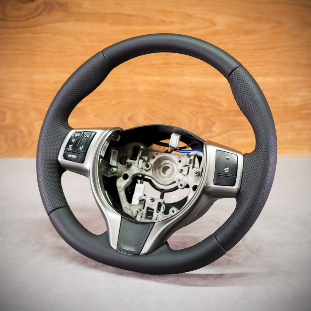 Obszycie kierownicy Toyota Yaris III