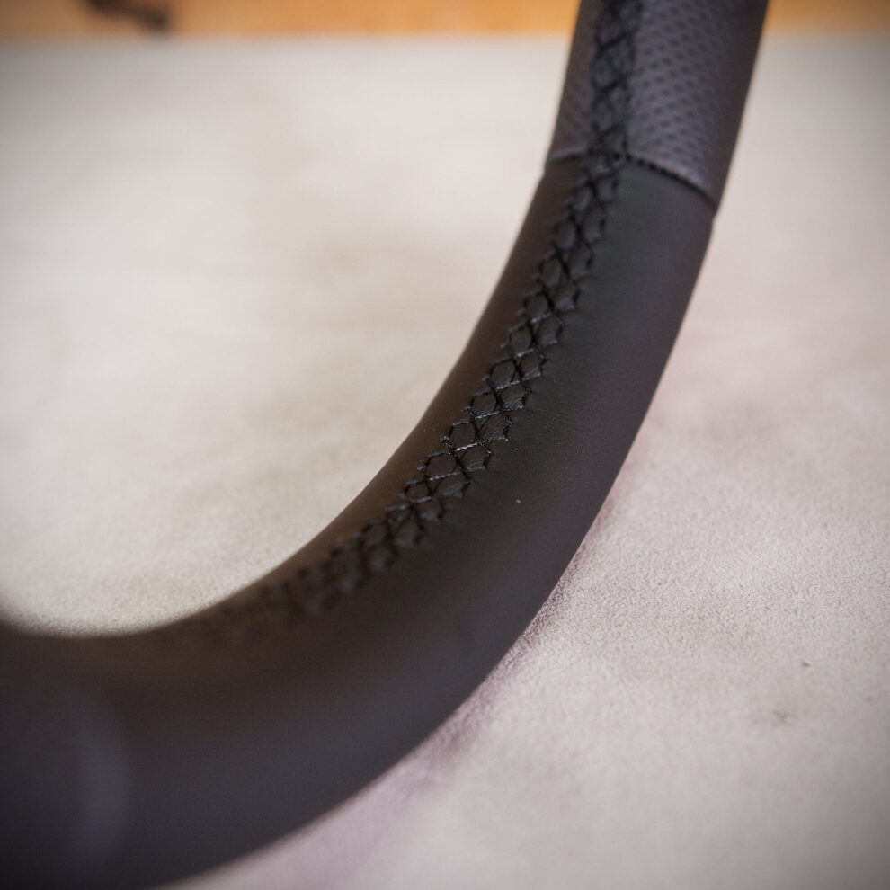 Obszycie kierownicy Toyota Yaris III