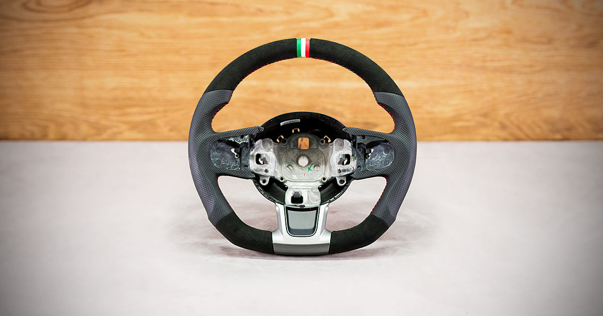 Modyfikacja i obszycie kierownicy Abarth 595 Modyfikacja i obszycie kierownicy Abarth 595