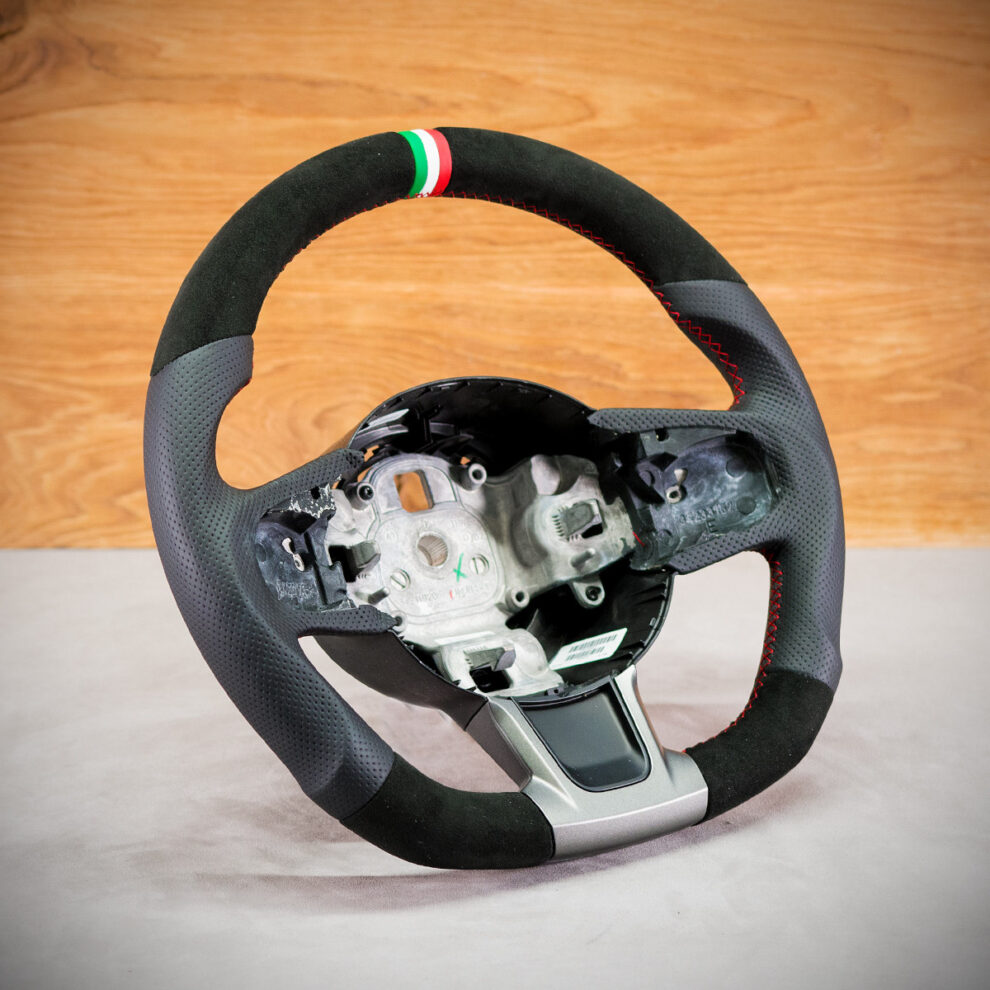 Modyfikacja i obszycie kierownicy Abarth 595
