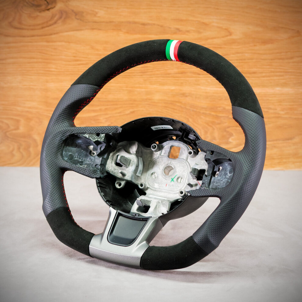 Modyfikacja i obszycie kierownicy Abarth 595