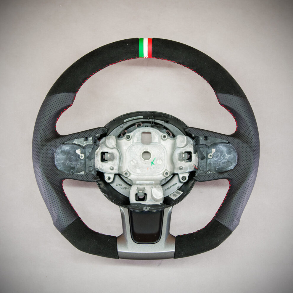 Modyfikacja i obszycie kierownicy Abarth 595