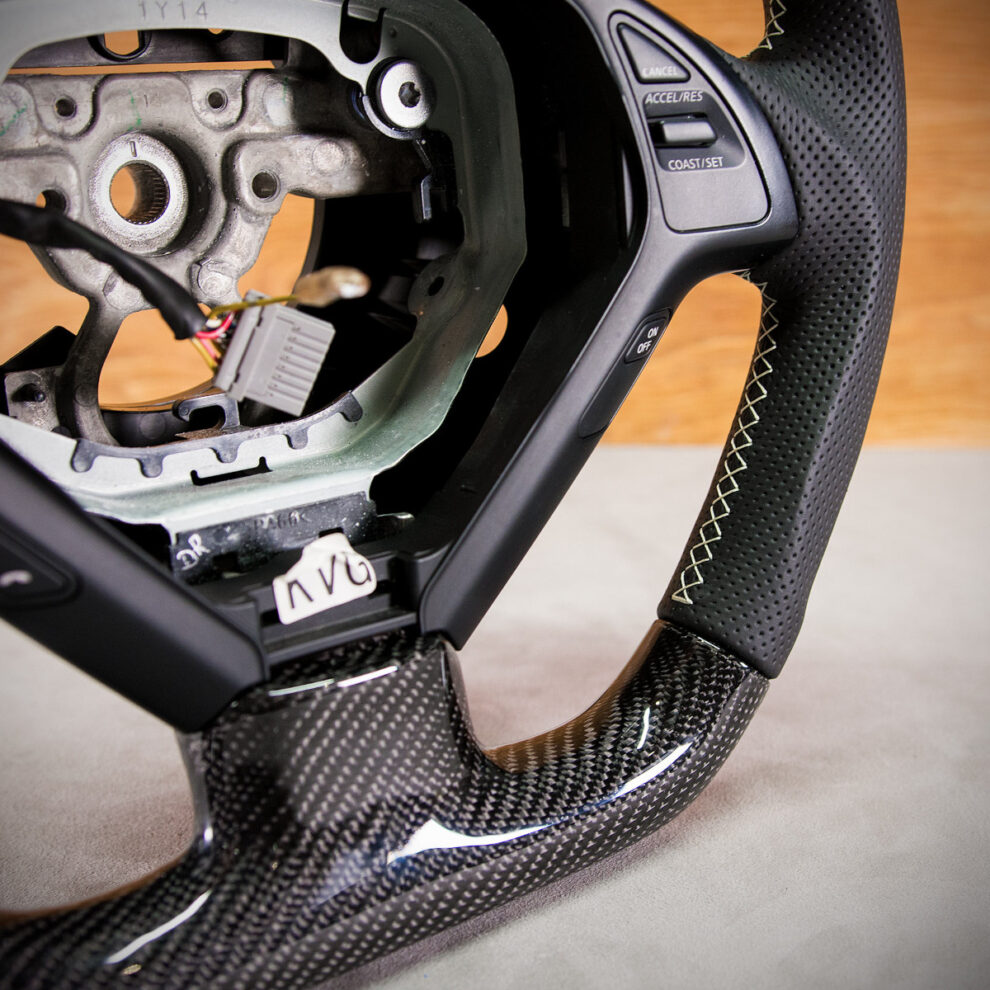 Modyfikacja i obszycie kierownicy Infiniti G37 Coupe