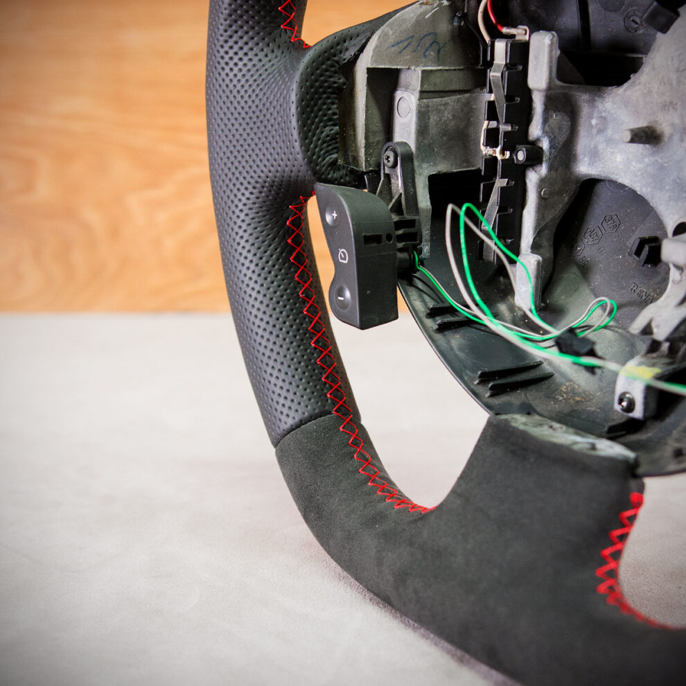 Modyfikacja i obszycie kierownicy Renault Megane II