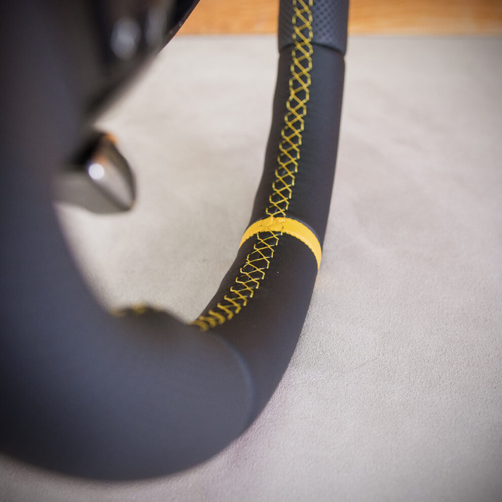 Modyfikacja i obszycie kierownicy BMW E93