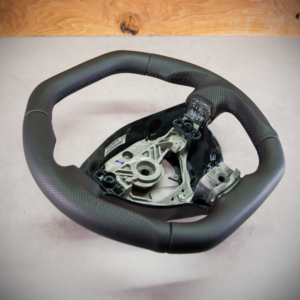 Modyfikacja i obszycie kierownicy Nissan NV200