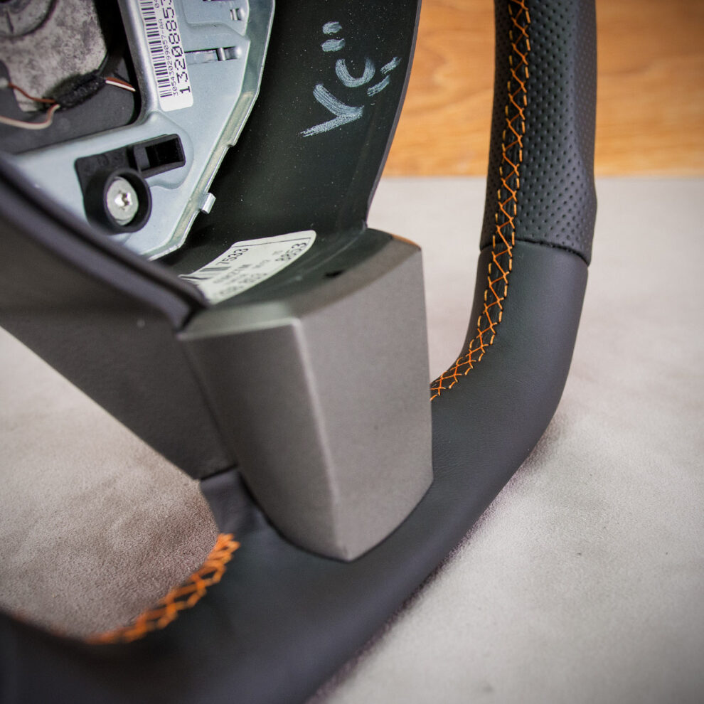 Modyfikacja i obszycie kierownicy Opel Vectra C