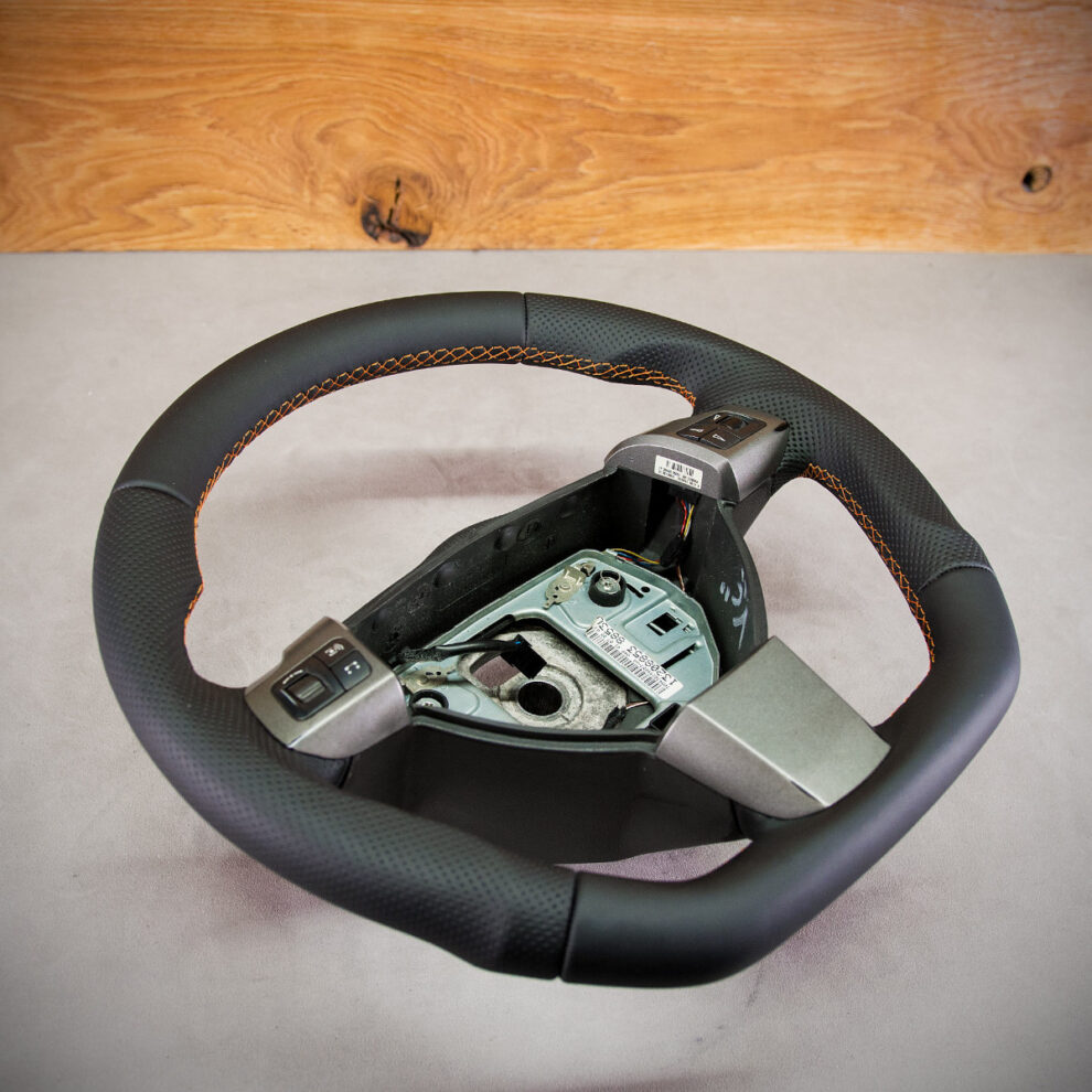 Modyfikacja i obszycie kierownicy Opel Vectra C
