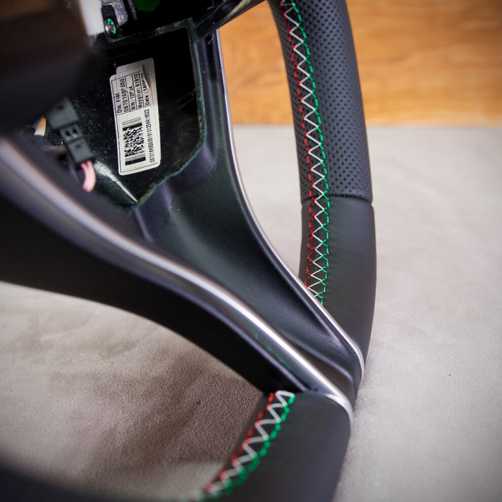 Modyfikacja i obszycie kierownicy Maserati Quattroporte