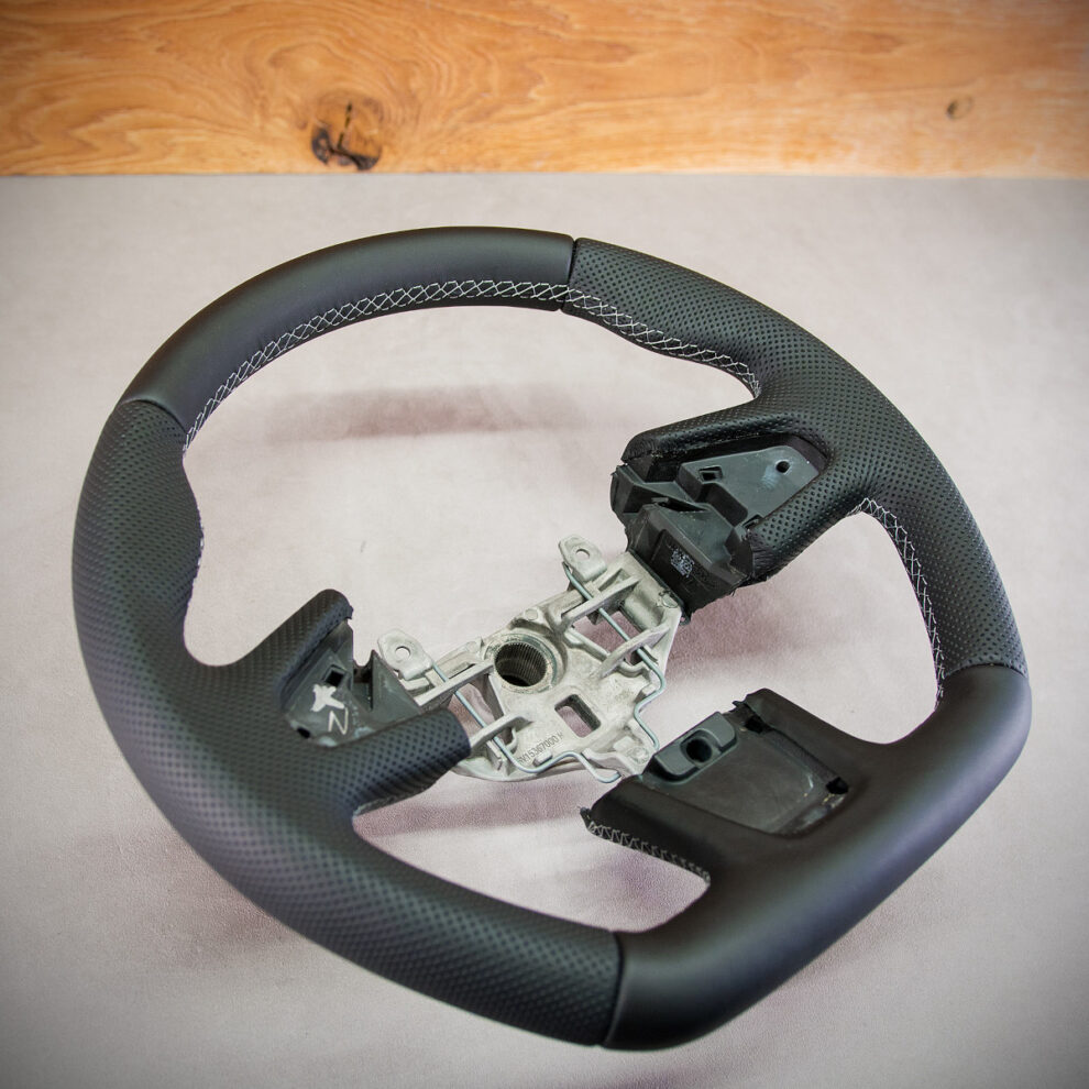 Modyfikacja i obszycie kierownicy Renault Master IV