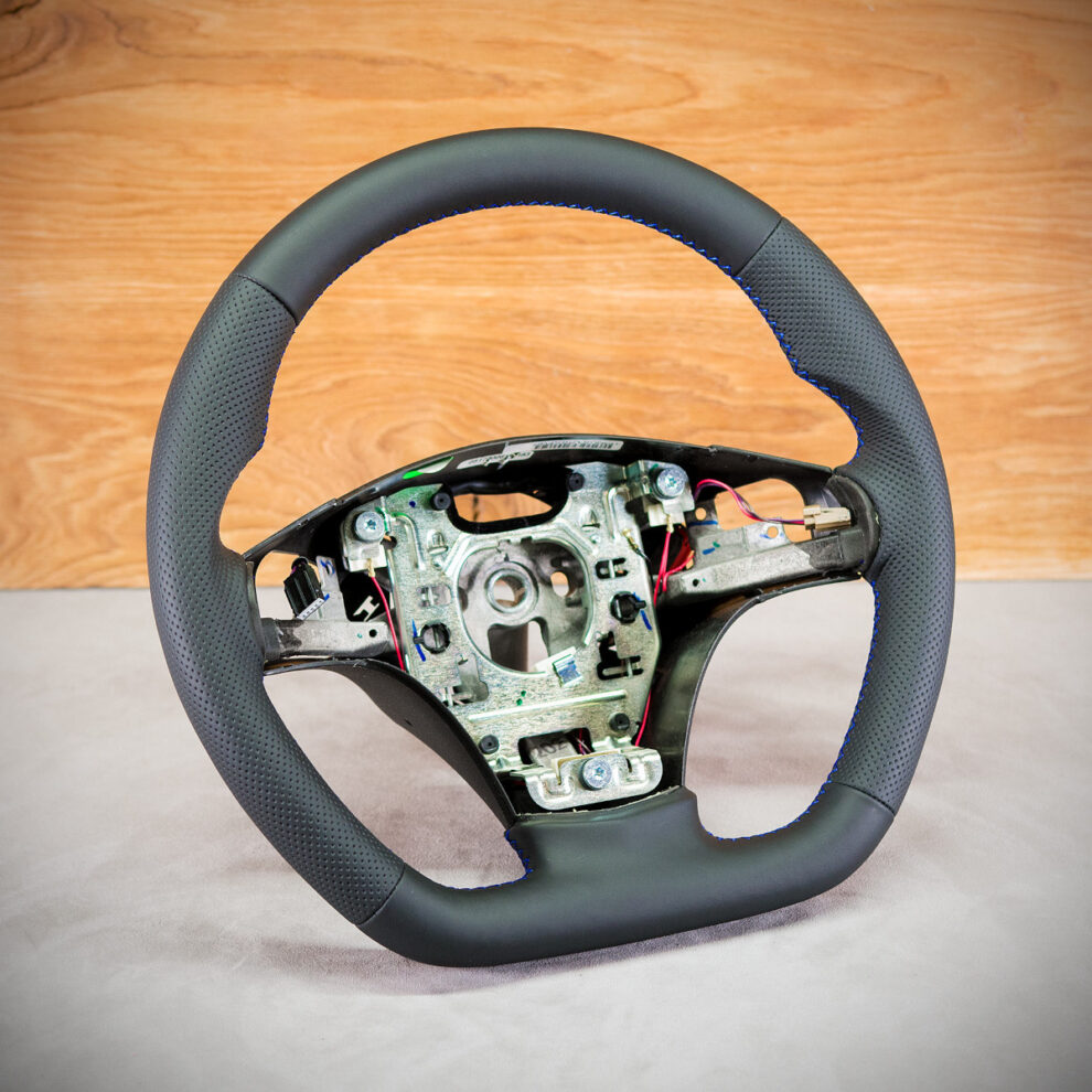 Modyfikacja i obszycie kierownicy Chevrolet Corvette C6