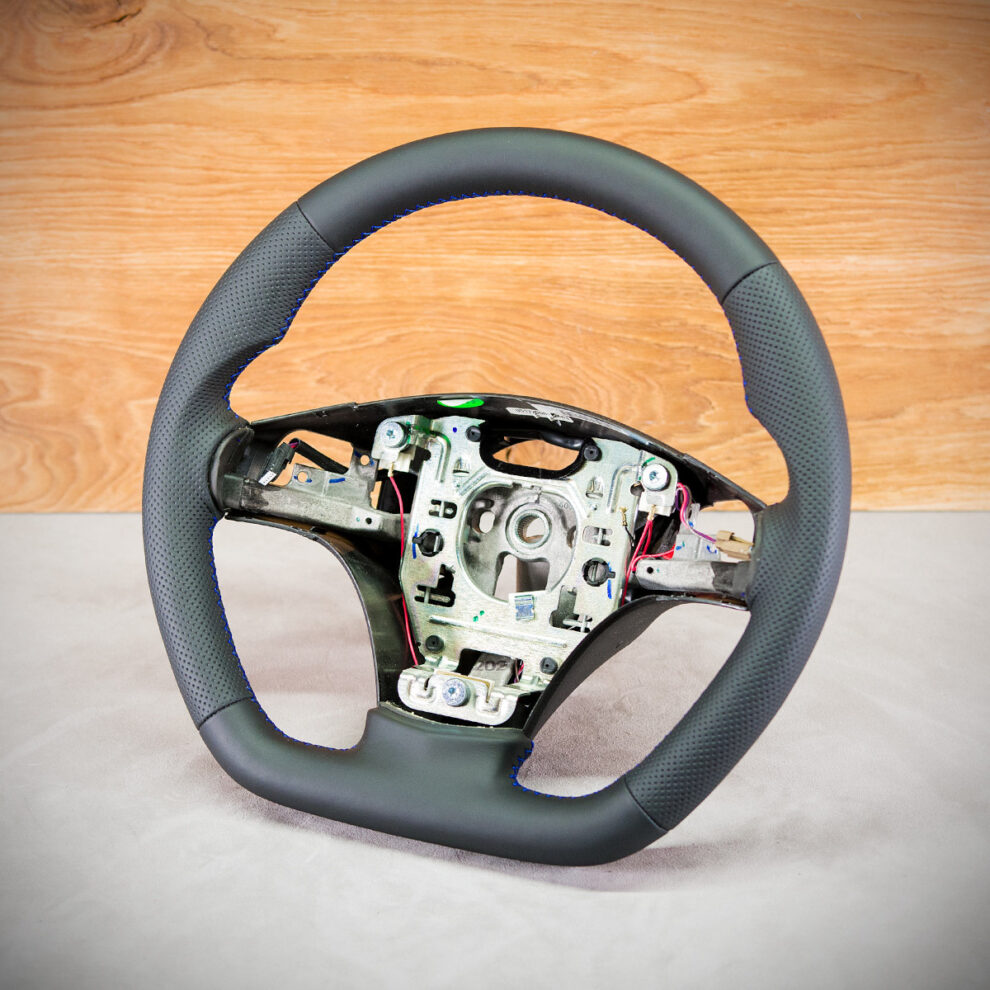 Modyfikacja i obszycie kierownicy Chevrolet Corvette C6