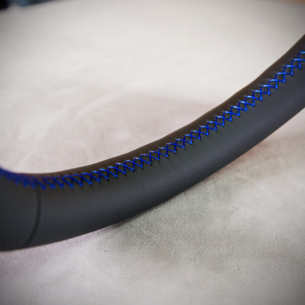 Modyfikacja i obszycie kierownicy Chevrolet Corvette C6