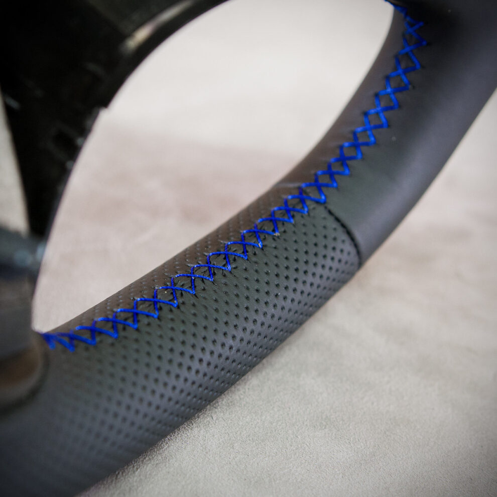 Modyfikacja i obszycie kierownicy Chevrolet Corvette C6