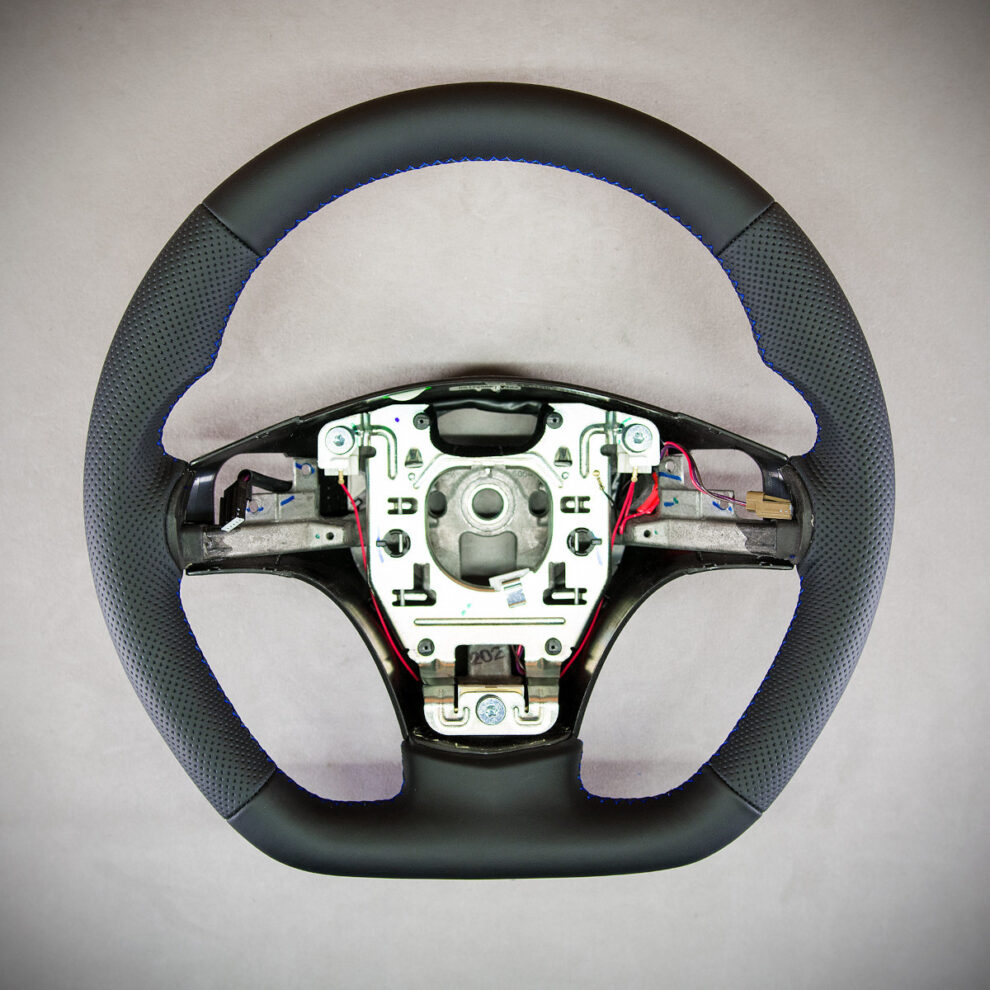Modyfikacja i obszycie kierownicy Chevrolet Corvette C6